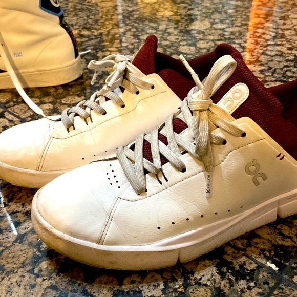 On Running Mens Trainers The Roger Advantage Casual Lace-Up Maroon / White - Picture 5 of 5